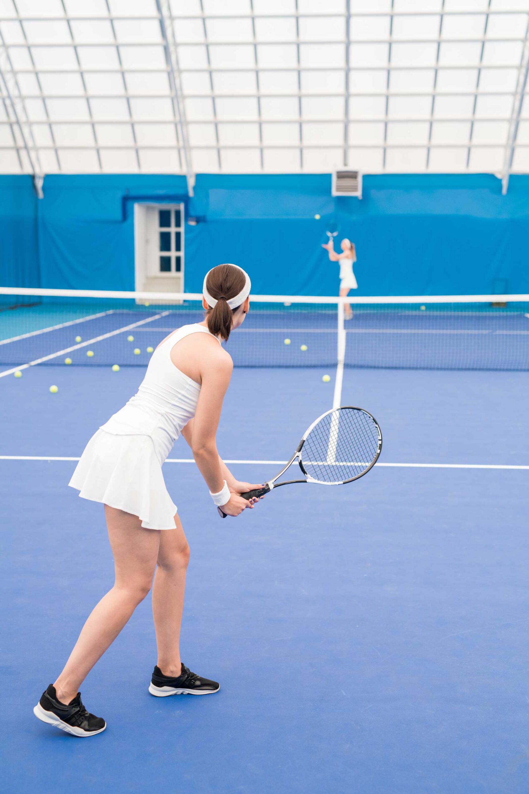 two-girls-playing-tennis